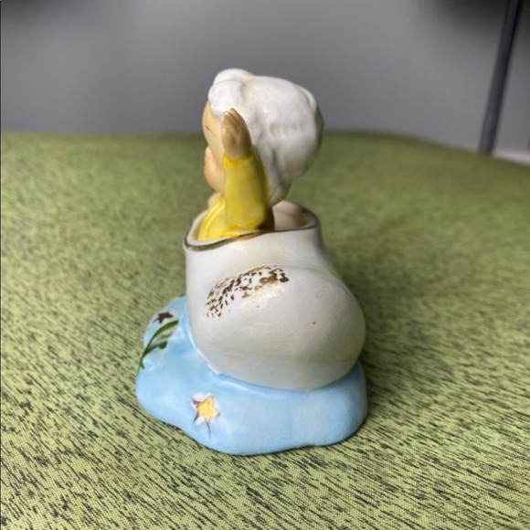 Vintage Shafford baby in a shoe figurine - Picture 5 of 7